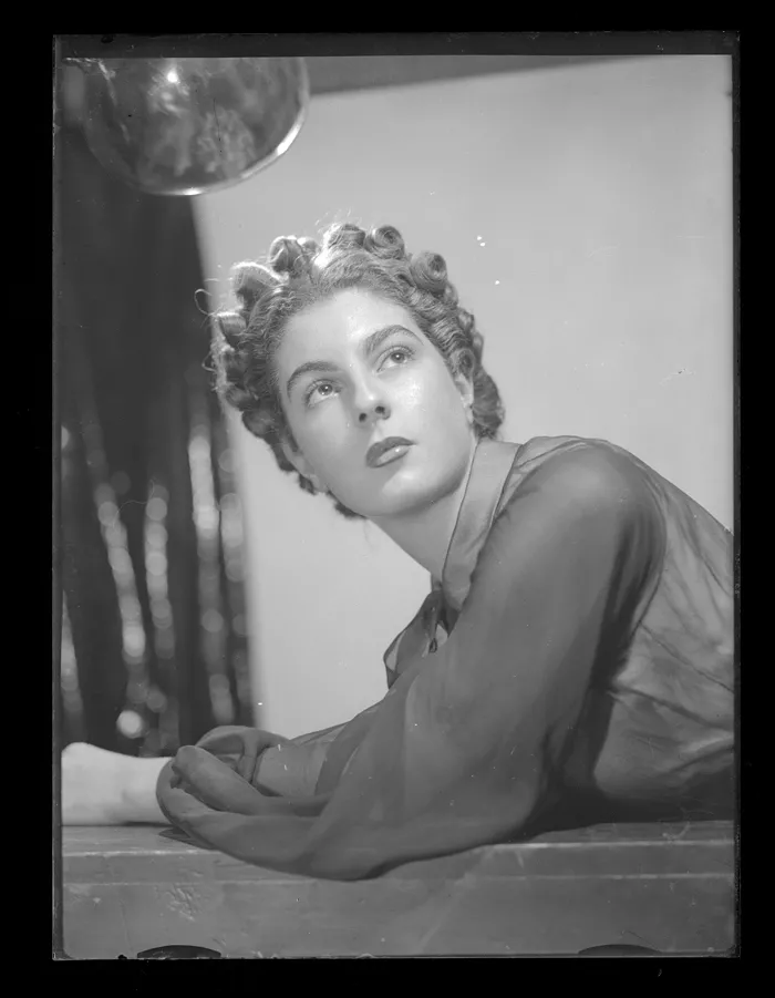 [Mujer]  [fotografía] Alfredo Molina Lahitte.