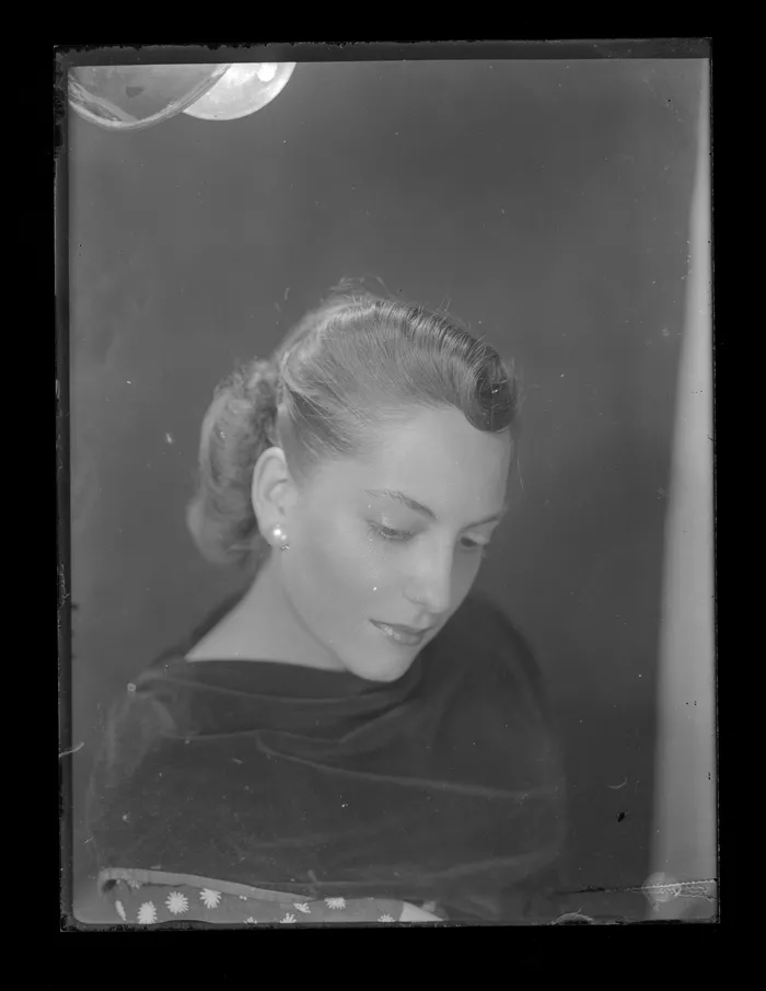 [Mujer]  [fotografía] Alfredo Molina Lahitte.