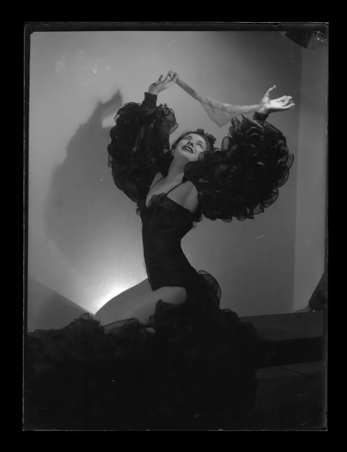 [Retrato de una bailarina]  [fotografía] Alfredo Molina Lahitte.