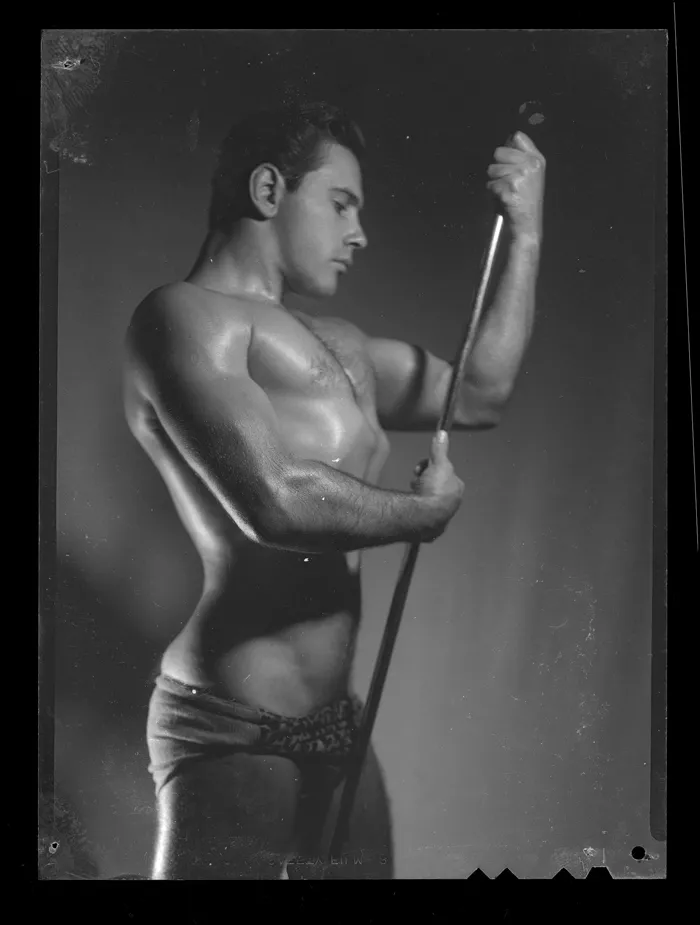 [Desnudo masculino]  [fotografía] Alfredo Molina Lahitte.