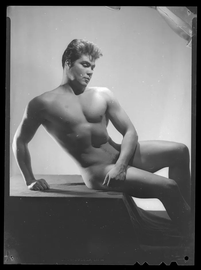 [Desnudo masculino]  [fotografía] Alfredo Molina Lahitte.