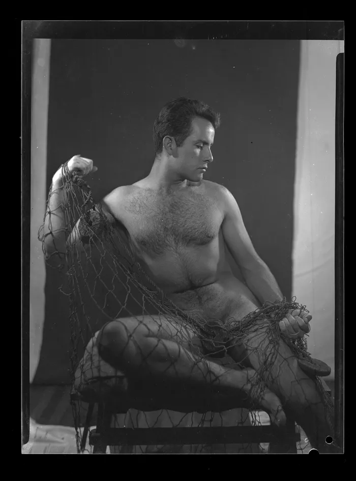 [Desnudo masculino]  [fotografía] Alfredo Molina Lahitte.