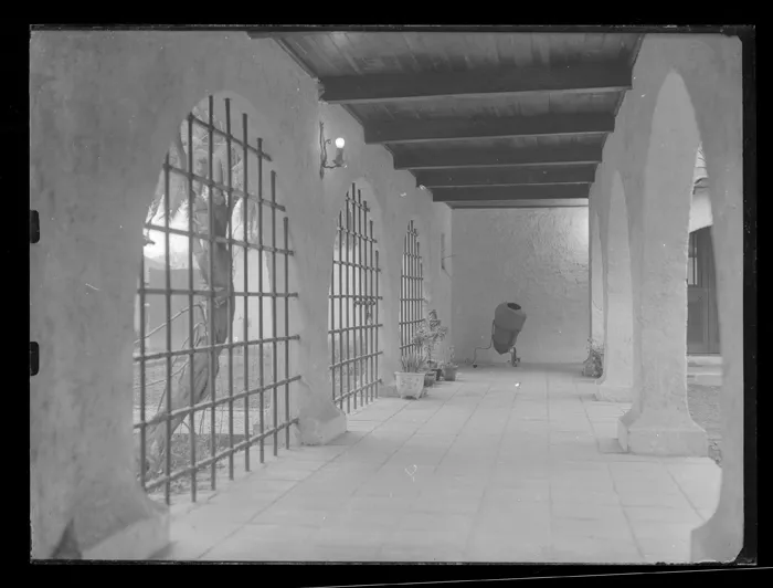 [Corredor interior de la residencia Linderos]  [fotografía] Alfredo Molina Lahitte.