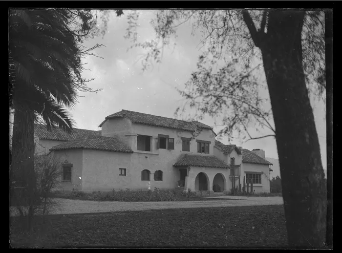 [Fachada de la residencia Linderos]  [fotografía] Alfredo Molina Lahitte.
