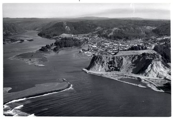 [Vista de Constitución, de Isla Orrego y del río Maule]  [fotografía] Domingo Ulloa