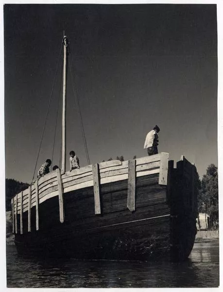 Lanchón con falsa borda  [fotografía] Domingo Ulloa.