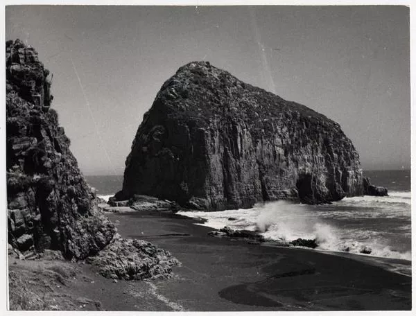 [Piedra de la Iglesia, Playa de Constitución]  [fotografía] Domingo Ulloa.