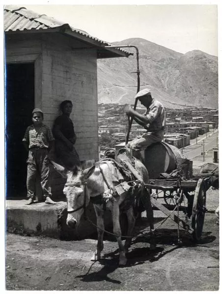 Aguateros  [fotografía] Domingo Ulloa.