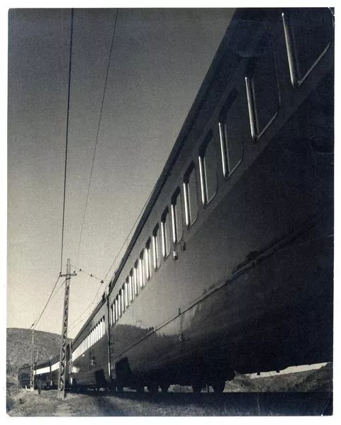 Tren eléctrico a Valparaíso  [fotografía] Domingo Ulloa.