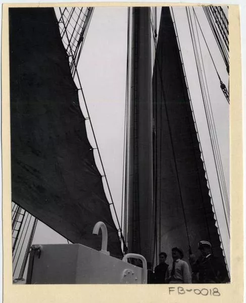 [Velas de "La Esmeralda"]  [fotografía] Domingo Ulloa.