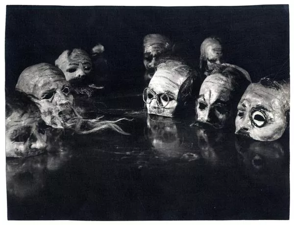 Máscaras del ballet "La Mesa Verde"  [fotografía] Domingo Ulloa.