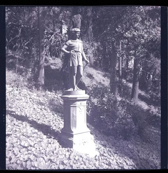 [Escultura del Parque de Lota]  [fotografía] Ignacio Hochhäusler.