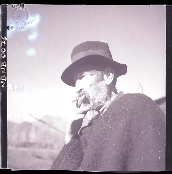 [Hombre de campo]  [fotografía] Ignacio Hochhäusler.