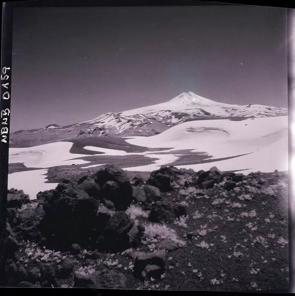 [Zona volcánica nevada]  [fotografía] Ignacio Hochhäusler.
