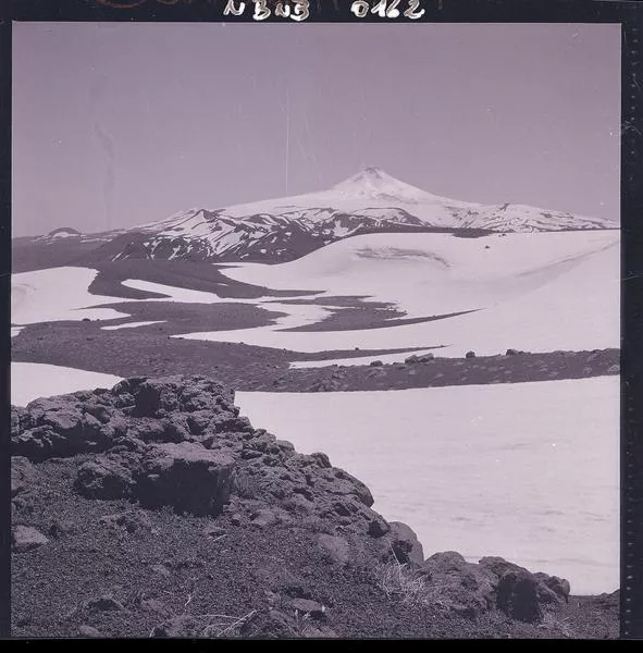 [Zona volcánica nevada]  [fotografía] Ignacio Hochhäusler.