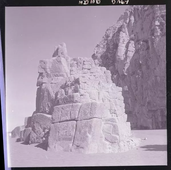 Rocas [Constitución]  [fotografía] Ignacio Hochhäusler,