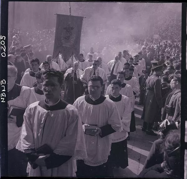 [Procesión religiosa]  [fotografía] Ignacio Hochhäusler.