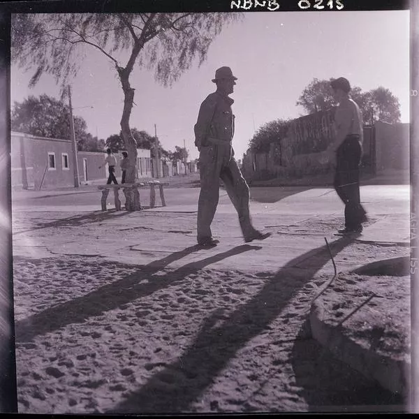 [Comunidad rural; Personas transitando]  [fotografía]