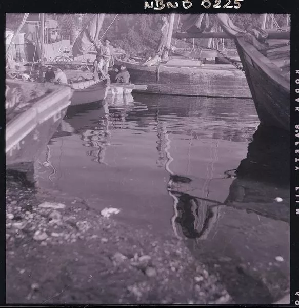 [Lanchas en la bahía]  [fotografía] Ignacio Hochhäusler.