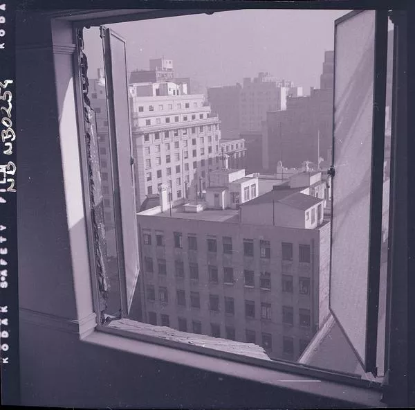 [Desde la ventana; Edificios de la ciudad de Santiago]  [fotografía] Ignacio Hochhäusler.