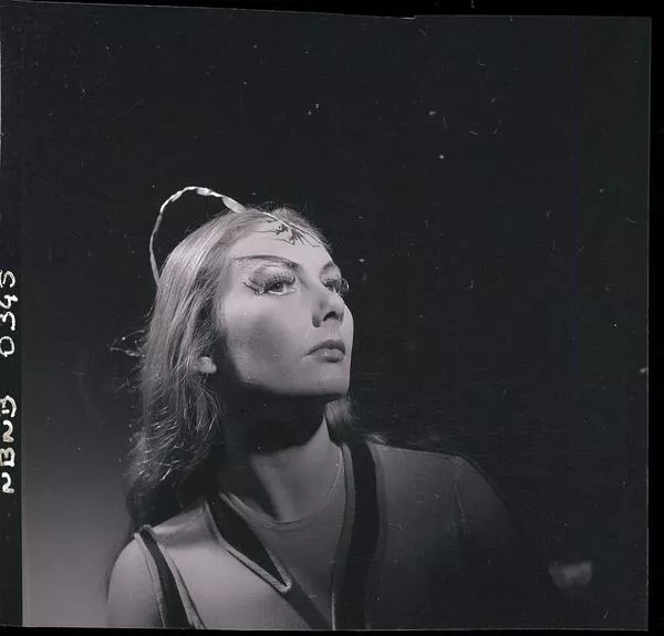 [Ballet Nacional Chileno : Ensayo: Blanchette Hermanssen, en rol de la sirena ; Ballet "Redes"] [fotografía] Ignacio Hochhäusler.