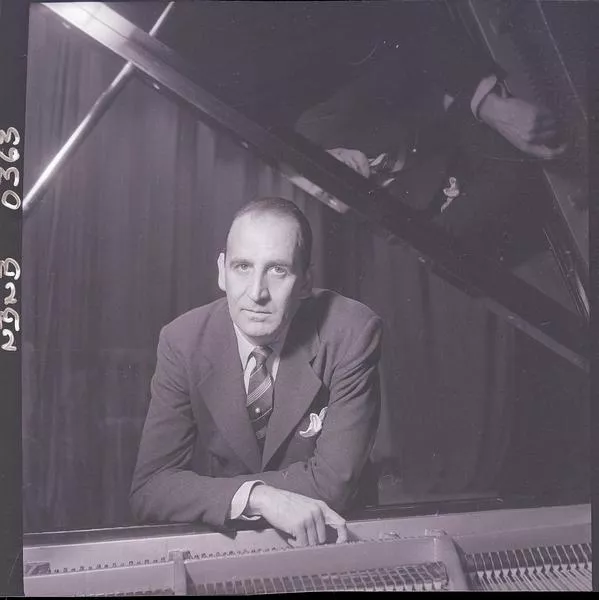 [Pianista no identificado]  [fotografía] Ignacio Hochhäusler.