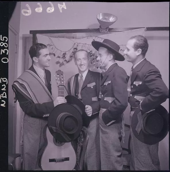 [Grupo musical "Los Quincheros: de izquierda a derecha; Javier Campos, Raúl Velasco, Carlos Morgan, Hernán Velasco  [fotografía] Ignacio Hochhäusler.