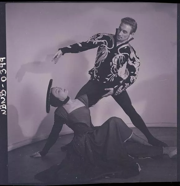 [Ballet Nacional Chileno : Ensayo; Patricio Bunster e intérprete no identificada; Ballet "Don Juan "] [fotografía] Ignacio Hochhäusler.