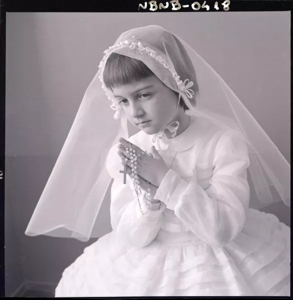 [Niña, día de su Primera Comunión]  [fotografía] Ignacio Hochhäusler.
