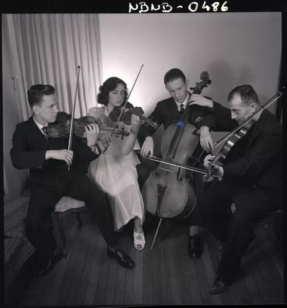 [Cuarteto de cuerdas mixto]  [fotografía] Ignacio Hochhäusler.