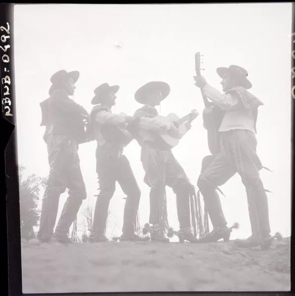 [Grupo musical folklórico chileno]  [fotografía] Ignacio Hochhäusler.