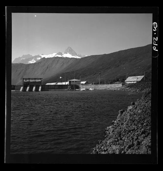 Obras de captación en la Laguna de La Laja  [fotografía] Luis Ladrón de Guevara.