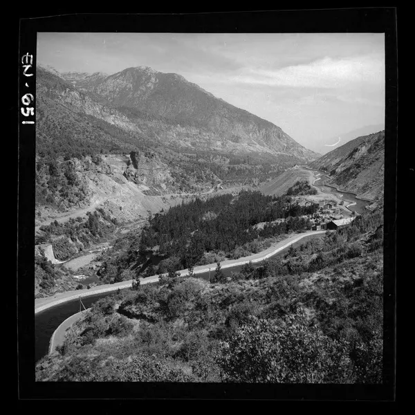 Canal de aducción  [fotografía] Luis Ladrón de Guevara.