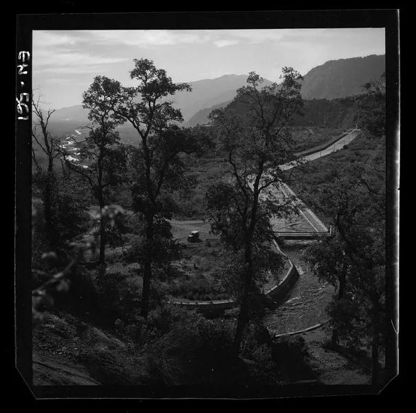 Canal de aducción  [fotografía] Luis Ladrón de Guevara.
