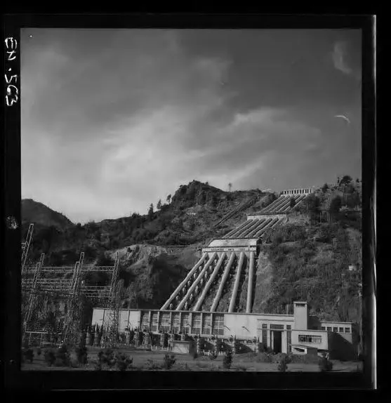 [Vista general, Central Hidroeléctrica "Abanico"]  [fotografía] Luis Ladrón de Guevara.