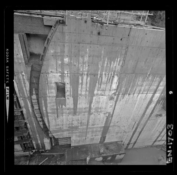 [Río Polcura; vista de las obras de construcción de la bocatoma Polcura]  [fotografía] Luis Ladrón de Guevara.