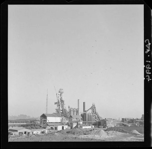 [Compañía de Acero del Pacífico : Planta Siderúrgica de Huachipato] [fotografía] Luis Ladrón de Guevara.