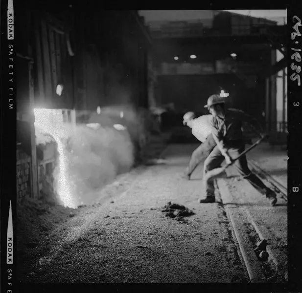 [Compañía de Acero del Pacífico : Alto Horno, fundición de acero Huachipato] [fotografía] Luis Ladrón de Guevara.