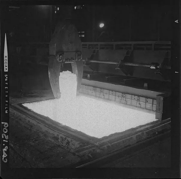 [Compañía de Acero del Pacífico : Alto Horno, fundición de acero Huachipato] [fotografía] Luis Ladrón de Guevara.