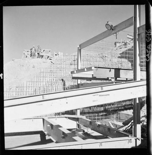 [Obras de construcción, mina "El Algarrobo"]  [fotografía] Luis Ladrón de Guevara.