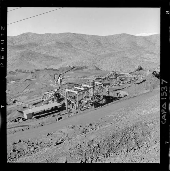 [Obras de construcción, mina "El Algarrobo"]  [fotografía] Luis Ladrón de Guevara.