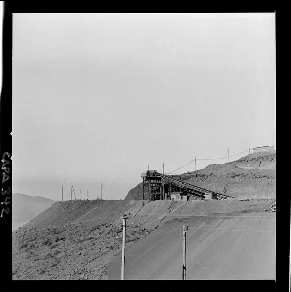 [Obras de construcción, mina "El Algarrobo"]  [fotografía] Luis Ladrón de Guevara.