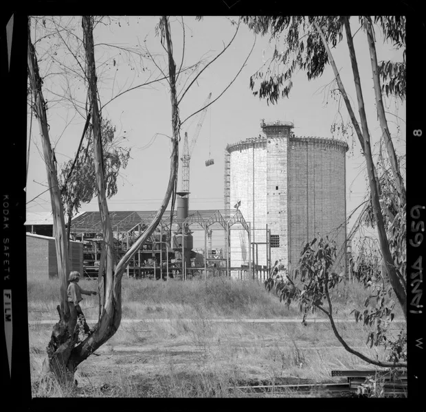 Iansa (Chile) : [Planta Curicó: Silo] [fotografía] Luis Ladrón de Guevara.