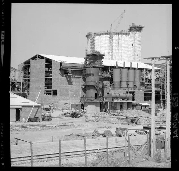 [Iansa (Chile) : Planta Curicó : Obra en construcción] [fotografía] Luis Ladrón de Guevara.