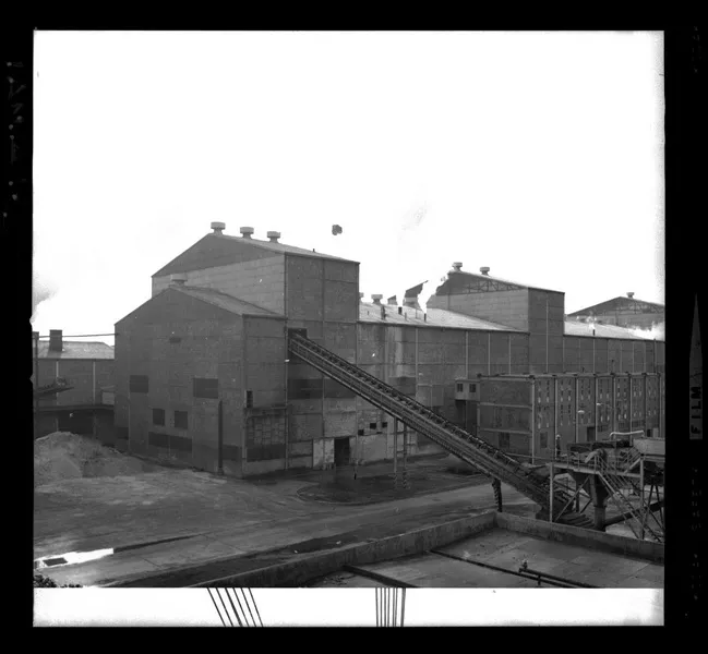 [Iansa (Chile) : Planta Cocharcas] [fotografía] Luis Ladrón de Guevara.