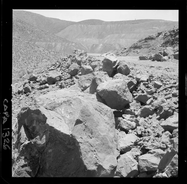 [Piedras minerales, mina "El Algarrobo"]  [fotografía] Luis Ladrón de Guevara.