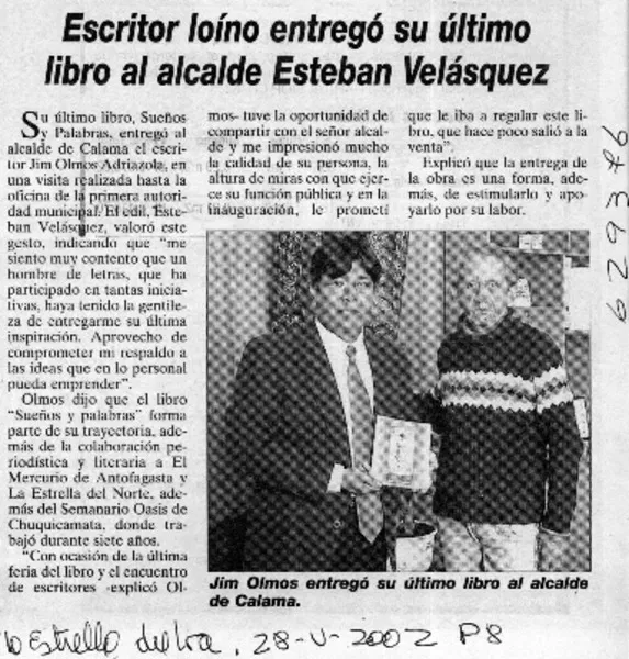 Escritor loíno entregó su último libro al alcalde Esteban Velásquez  [artículo]