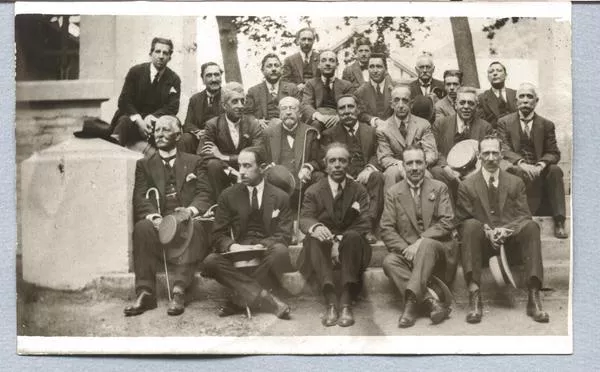 [José Toribio Medina y grupo no identificado]  [fotografía].