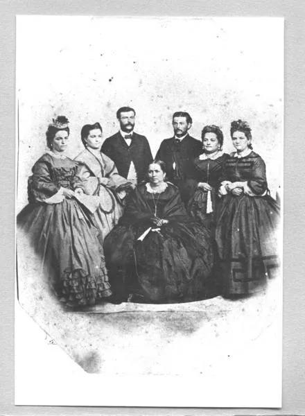 [Familia Urquieta Cruz]  [fotografía].