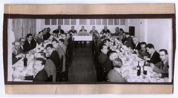[Guillermo Feliú Cruz y grupo de personas]  [fotografía]